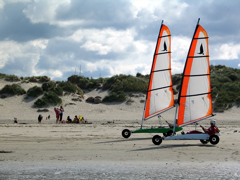 Pratique du char à voile sur la plage de Berck-sur-Mer